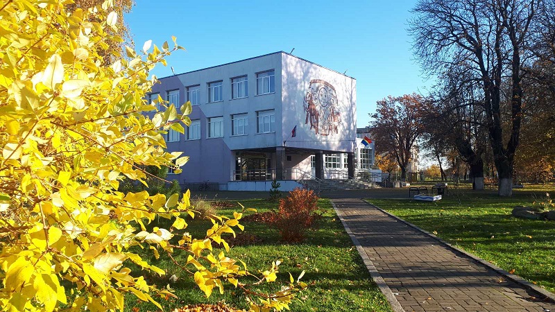 Самая западная школа России